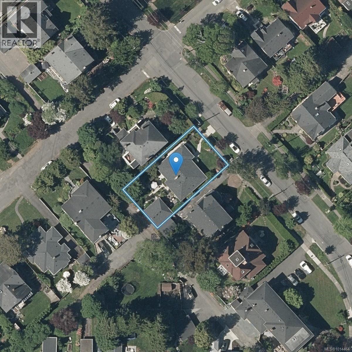 1082 Newport Ave, Oak Bay