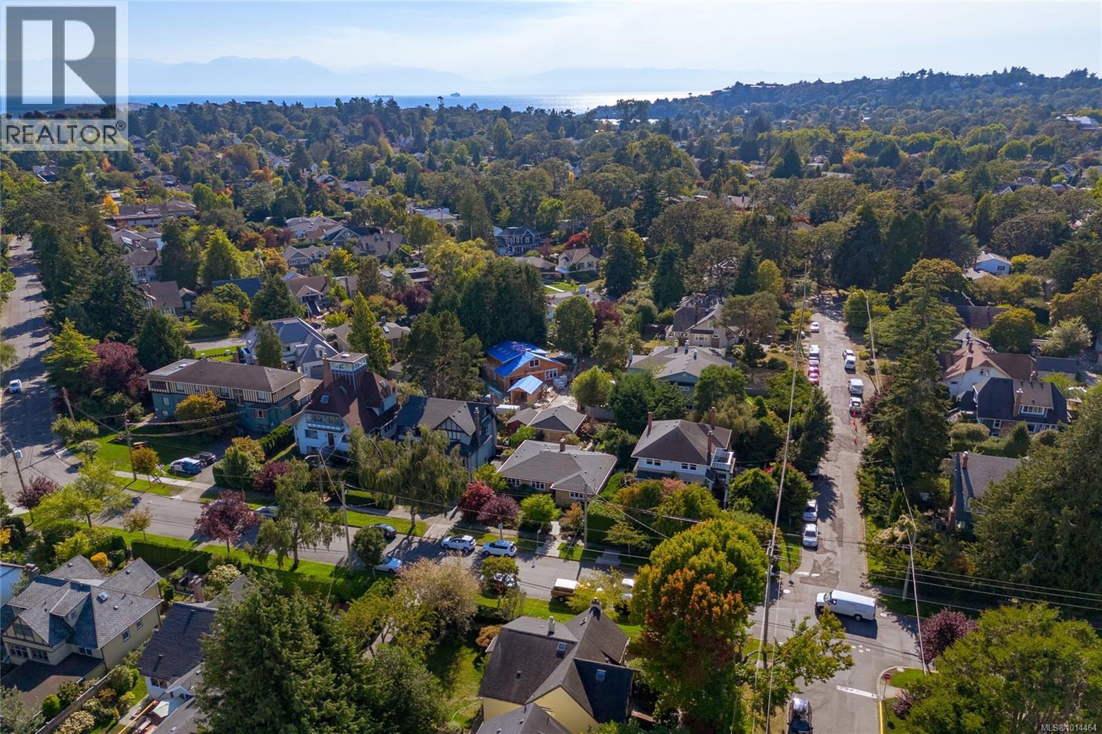 1082 Newport Ave, Oak Bay