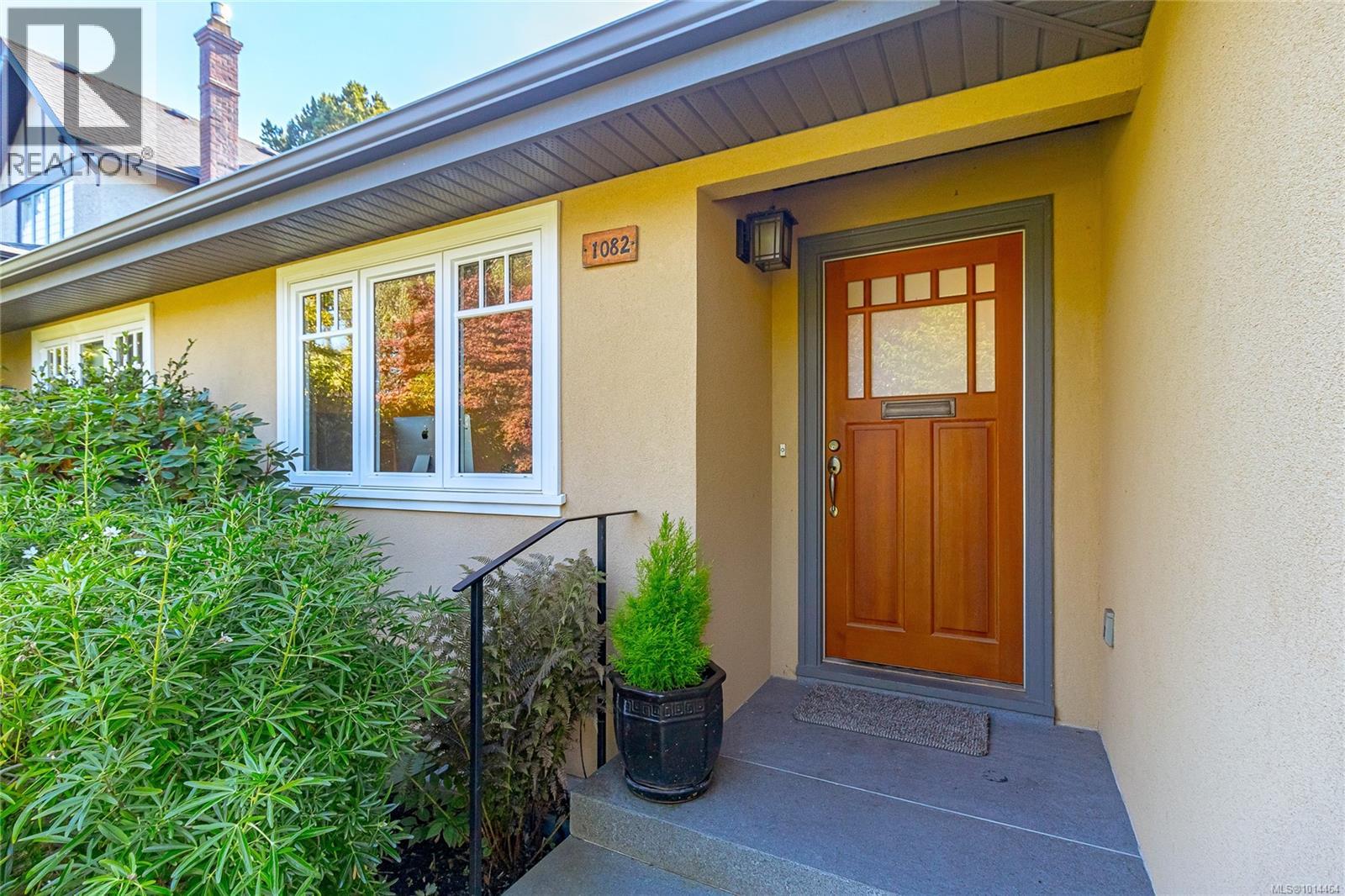 1082 Newport Ave, Oak Bay