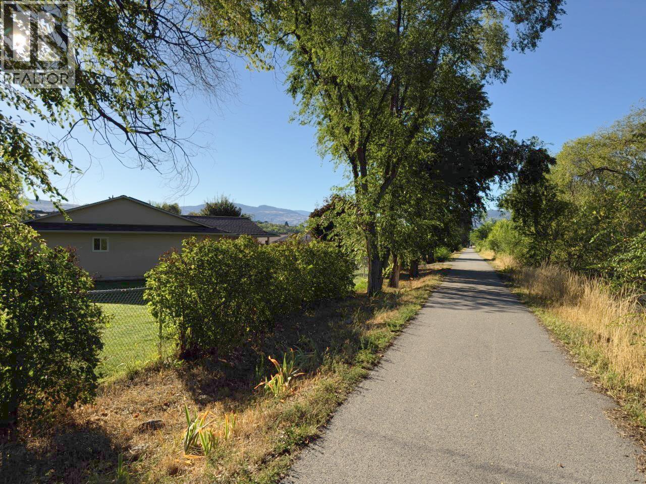 115 Redwing Place Unit# 27, Oliver
