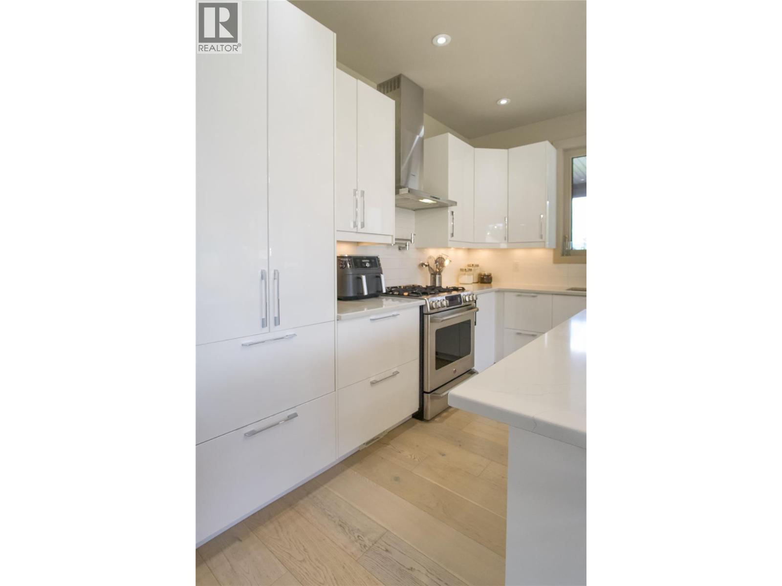 1037 Swansea Road, Invermere