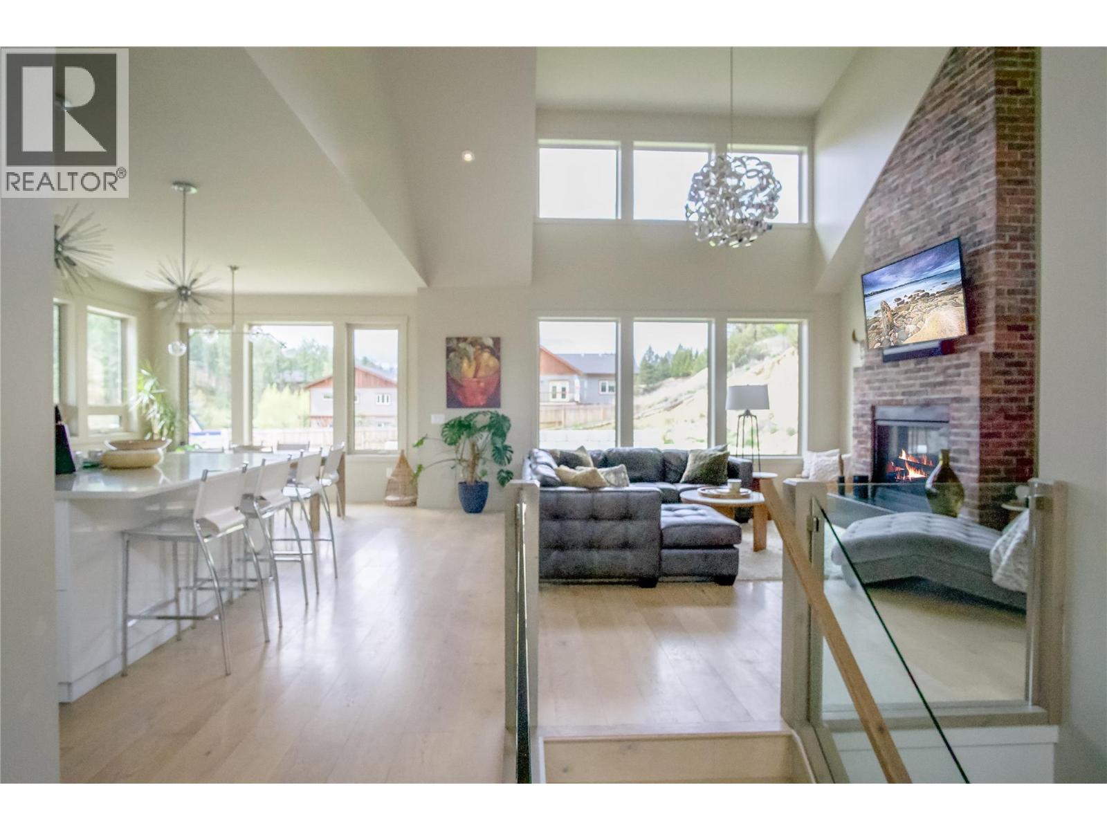 1037 Swansea Road, Invermere