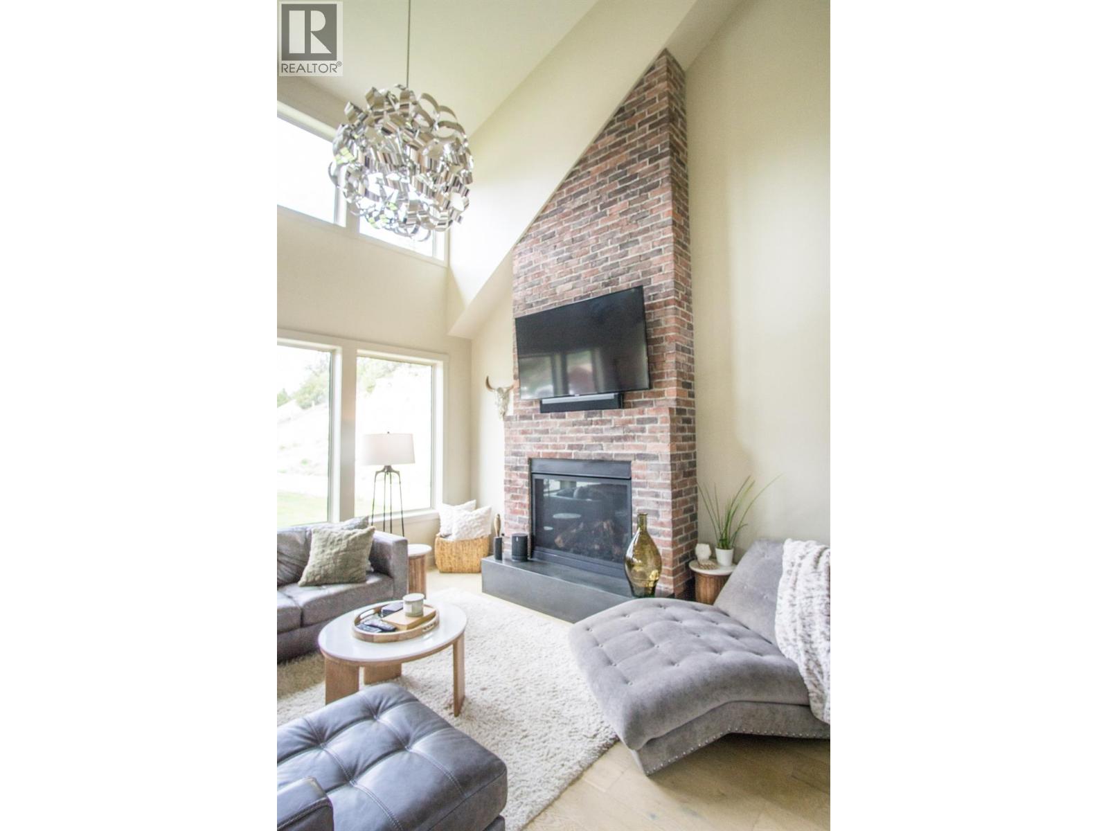 1037 Swansea Road, Invermere