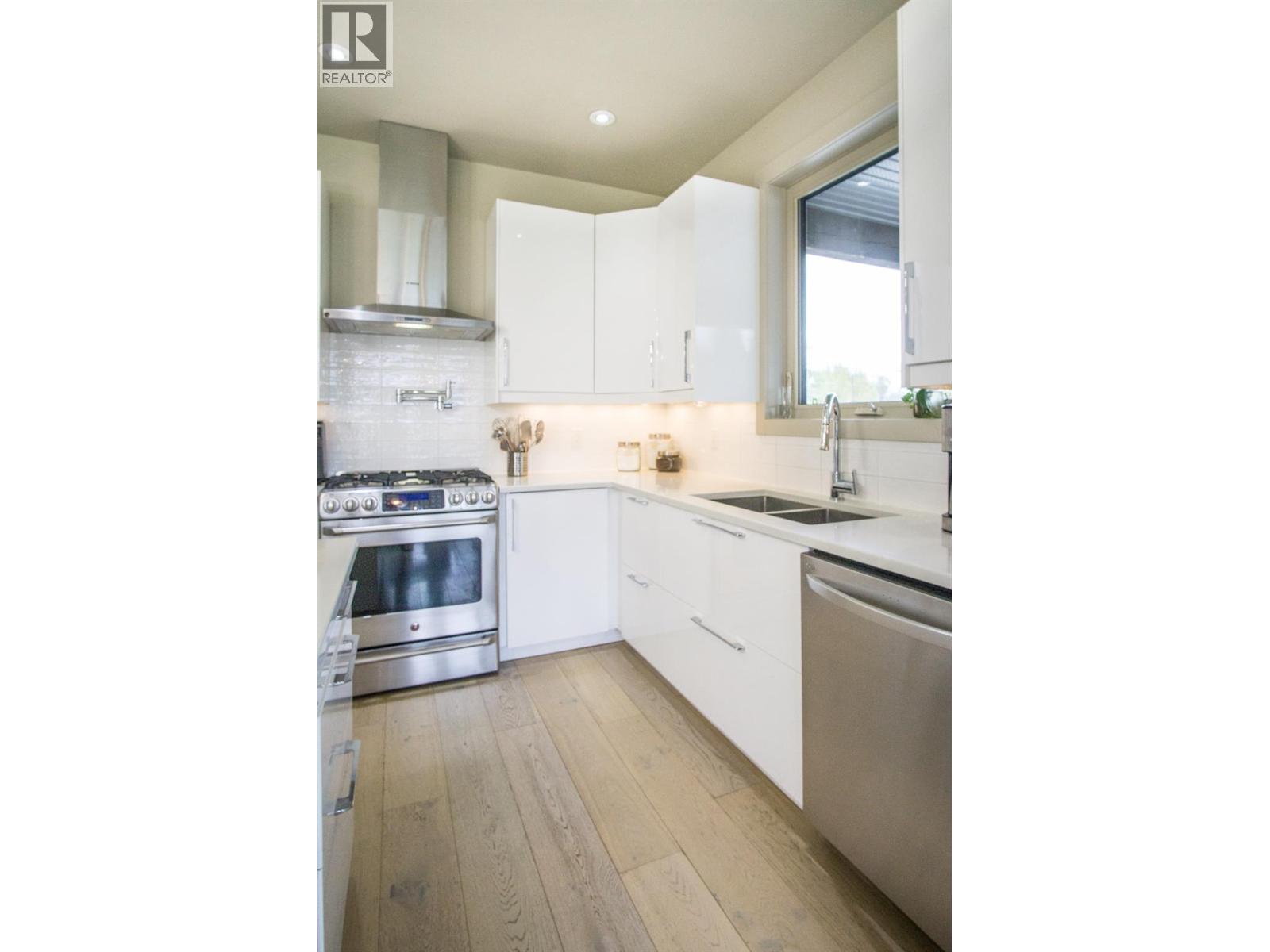 1037 Swansea Road, Invermere