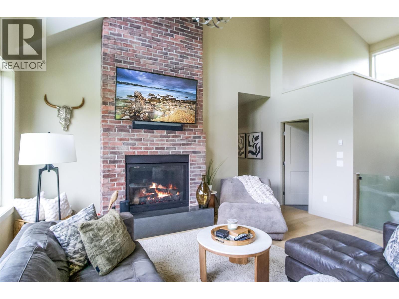 1037 Swansea Road, Invermere