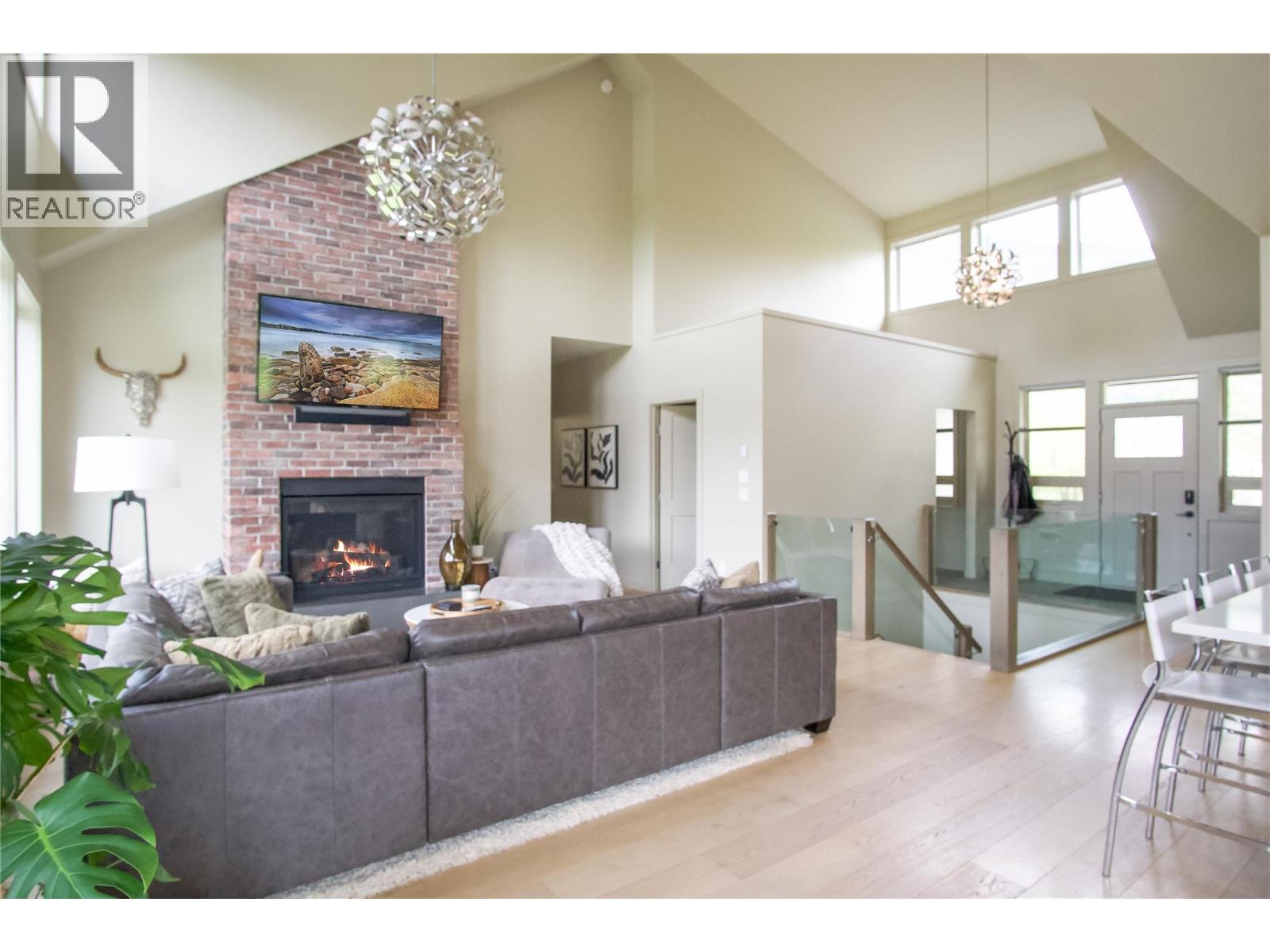 1037 Swansea Road, Invermere