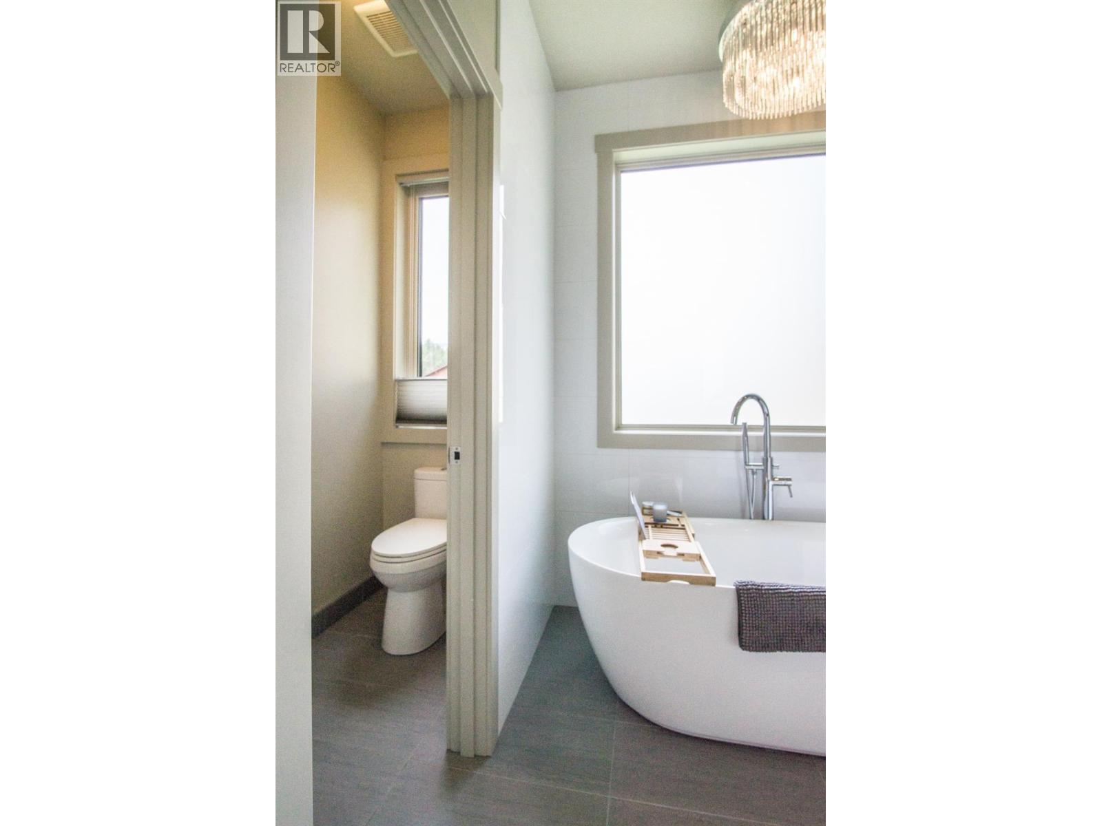 1037 Swansea Road, Invermere