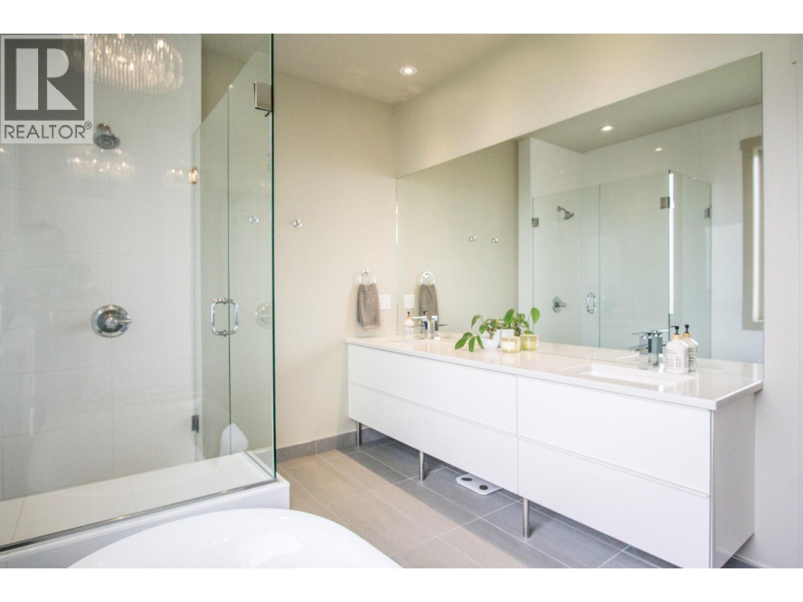 1037 Swansea Road, Invermere