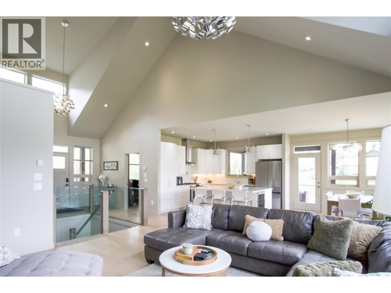 1037 Swansea Road, Invermere