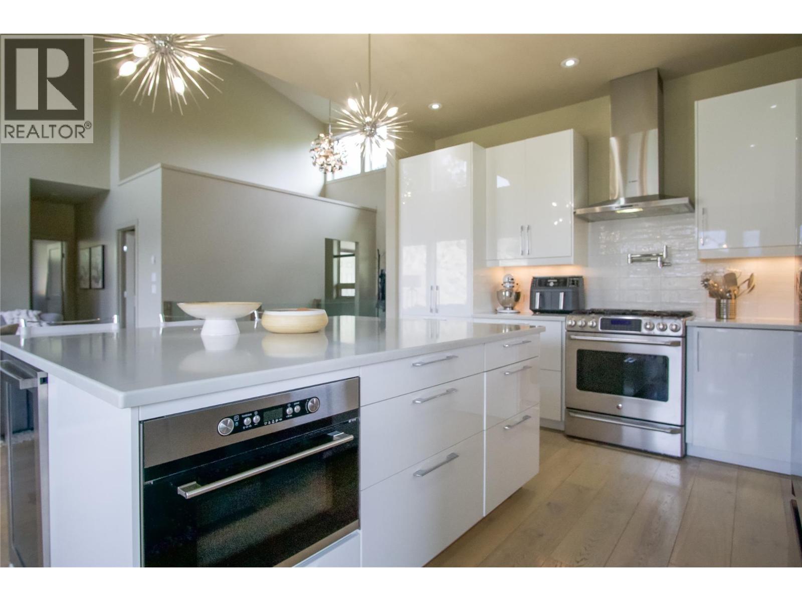1037 Swansea Road, Invermere