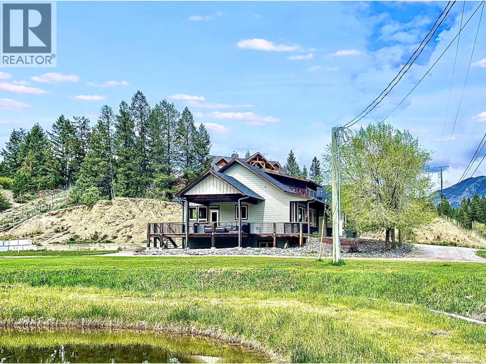 1037 Swansea Road, Invermere