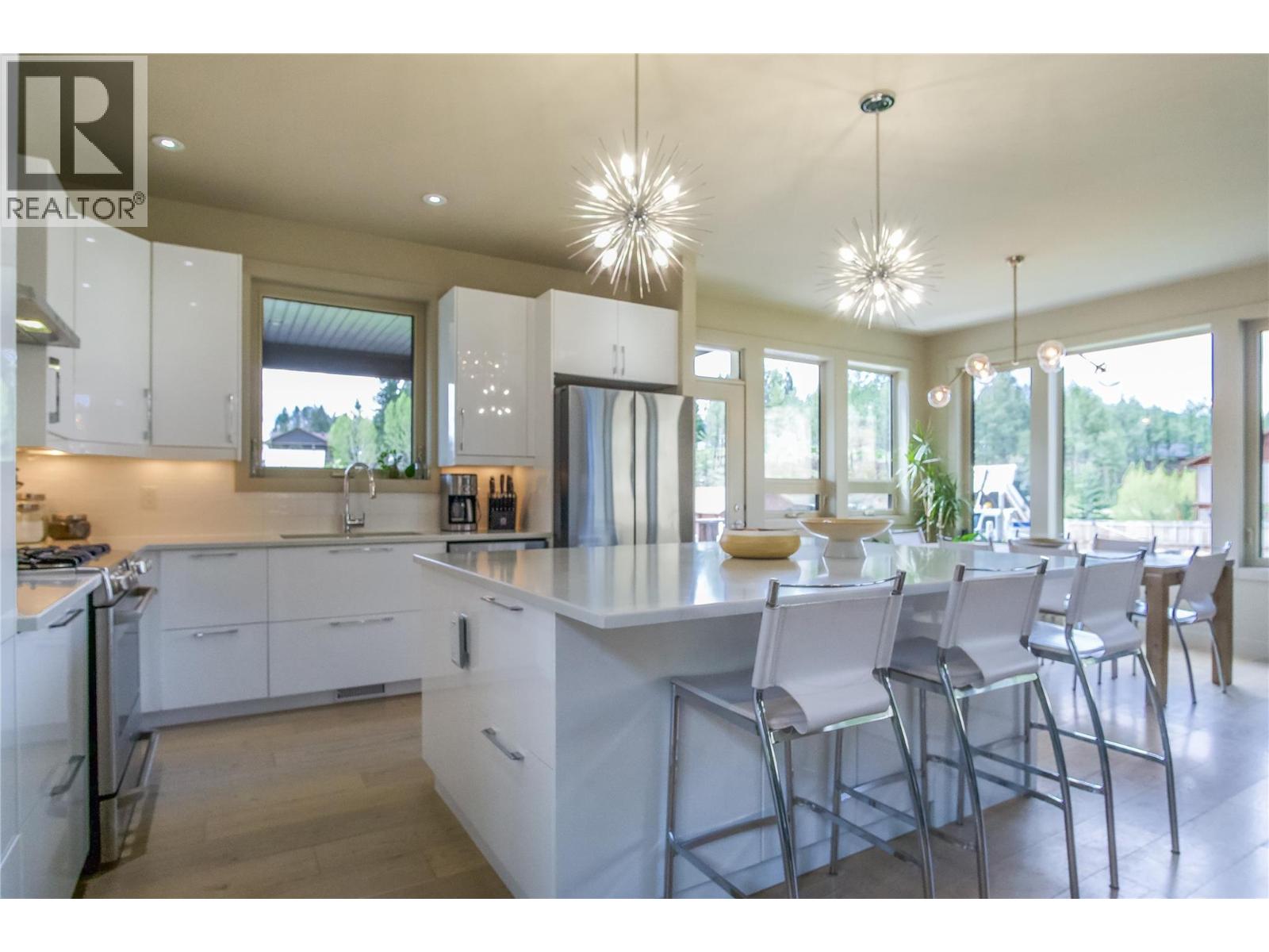 1037 Swansea Road, Invermere