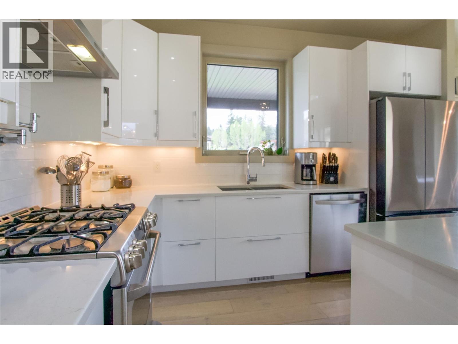 1037 Swansea Road, Invermere