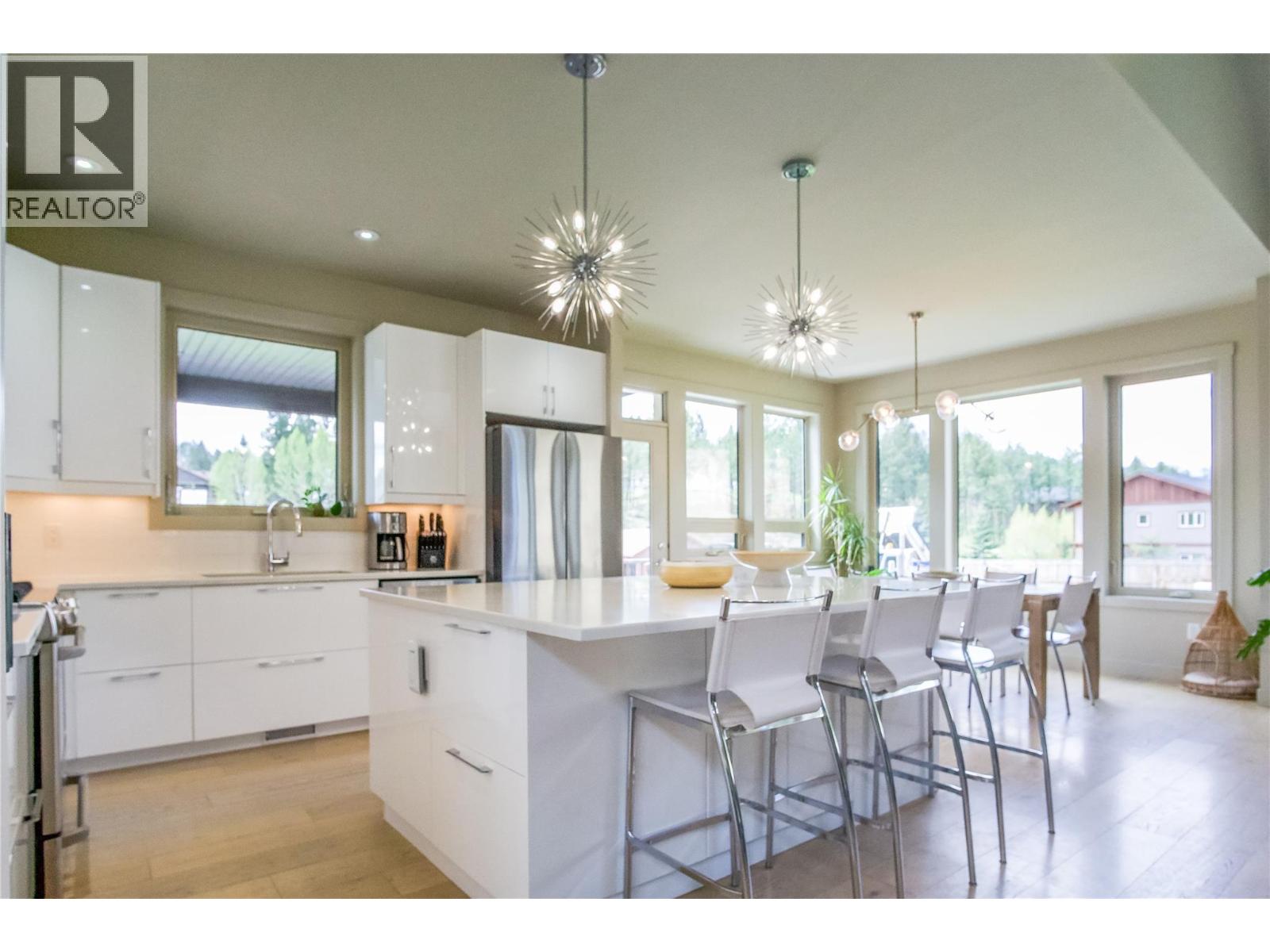1037 Swansea Road, Invermere