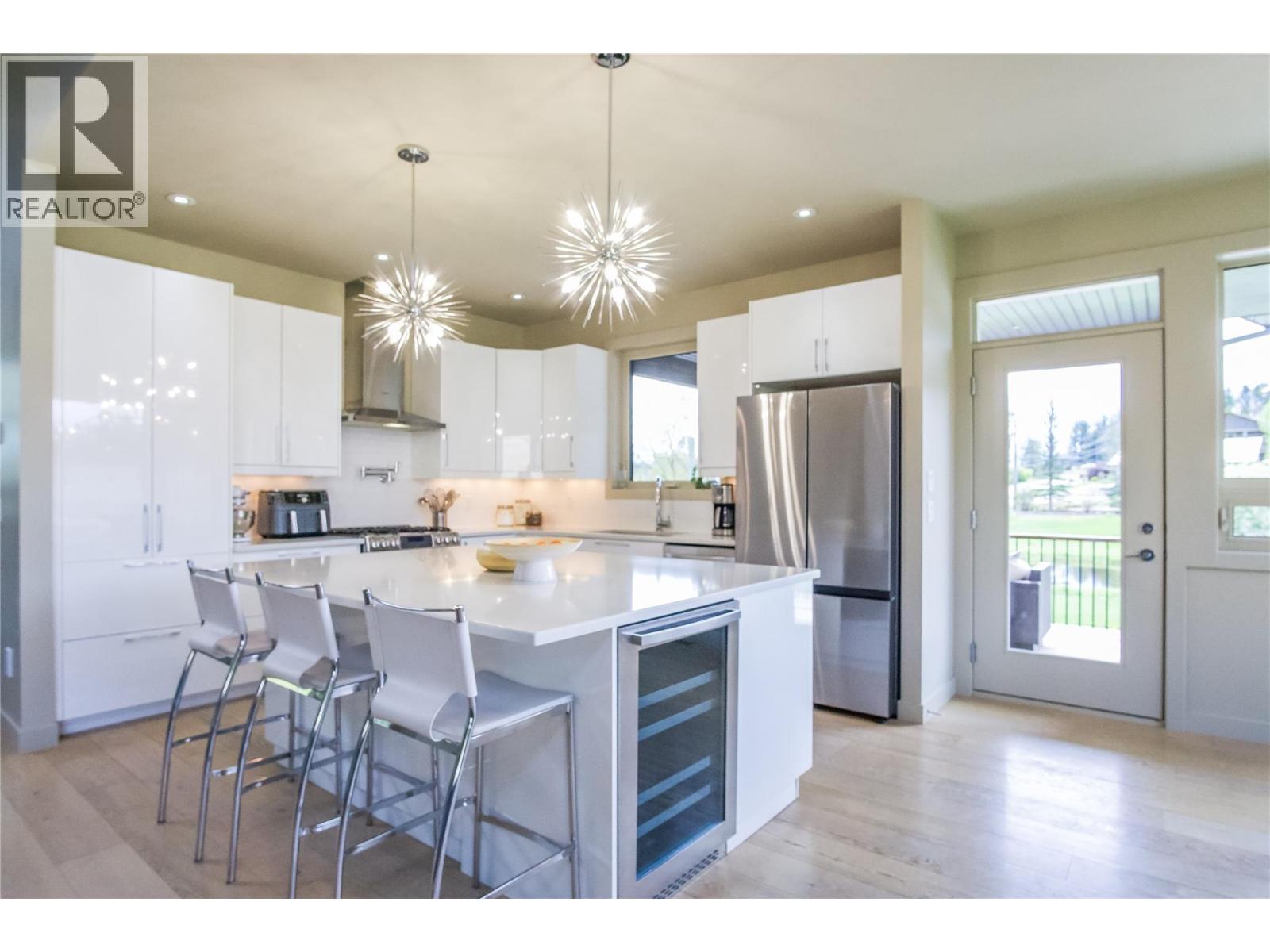 1037 Swansea Road, Invermere