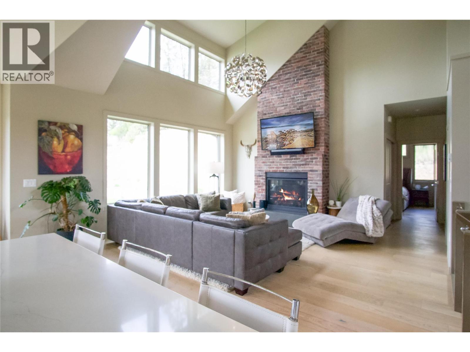 1037 Swansea Road, Invermere