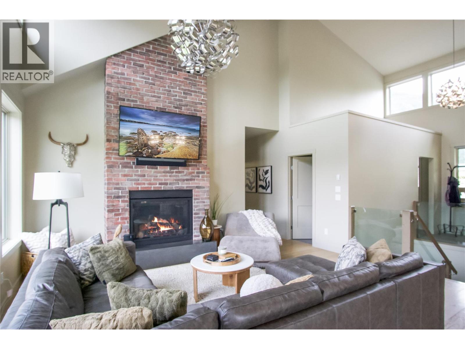 1037 Swansea Road, Invermere