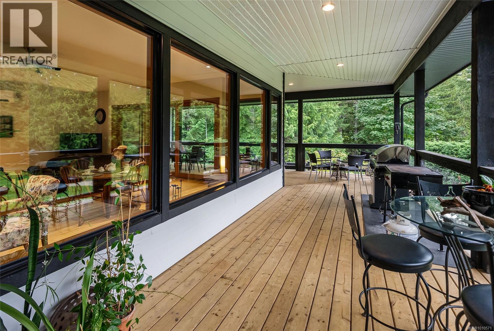 1875 Ashling Rd, Qualicum Beach
