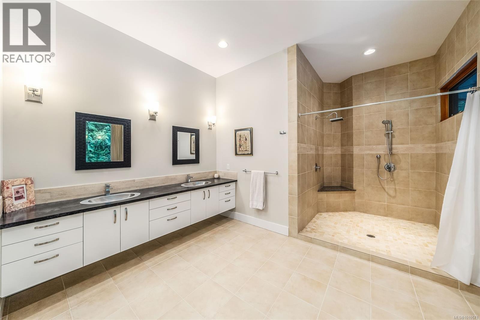 1875 Ashling Rd, Qualicum Beach