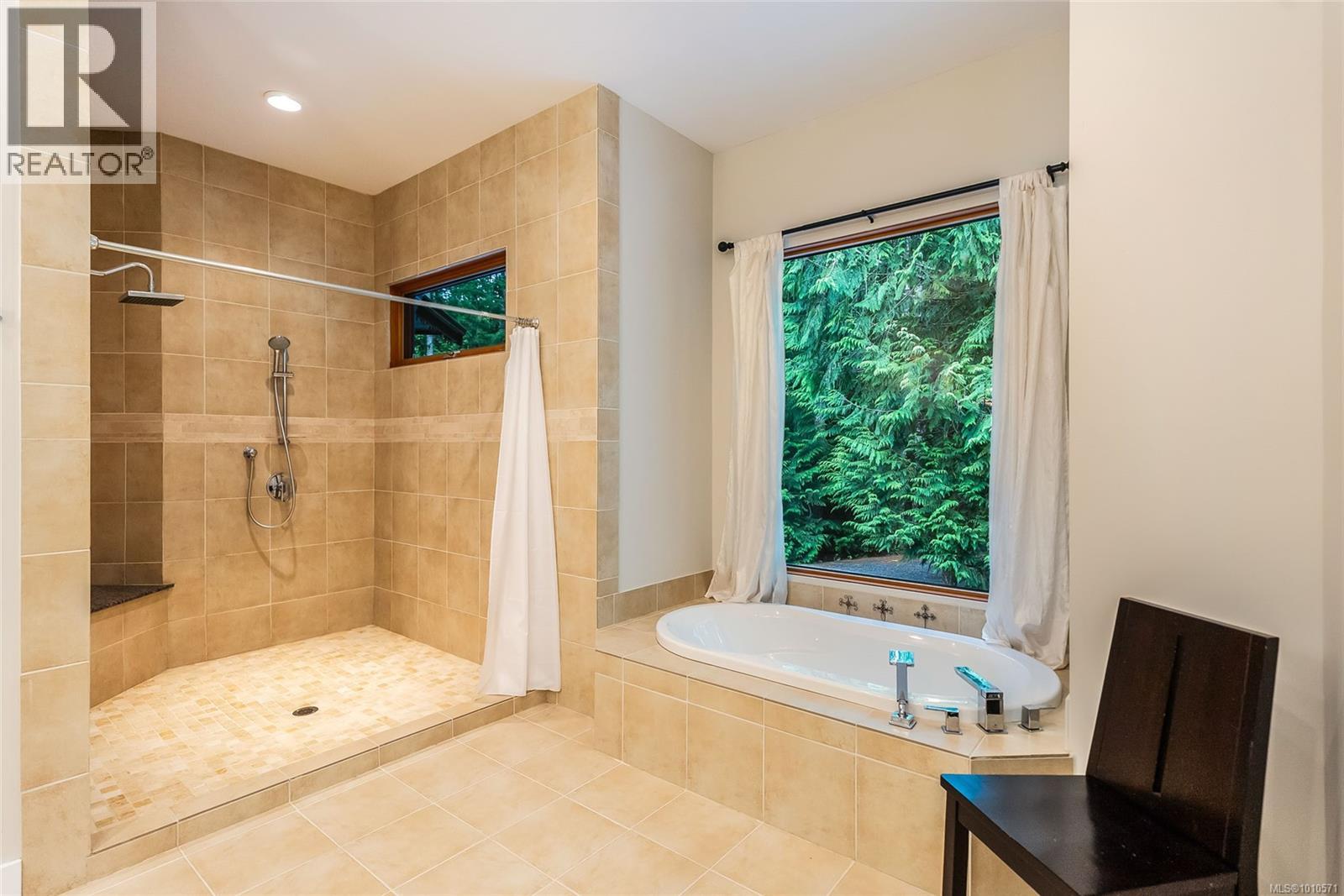 1875 Ashling Rd, Qualicum Beach