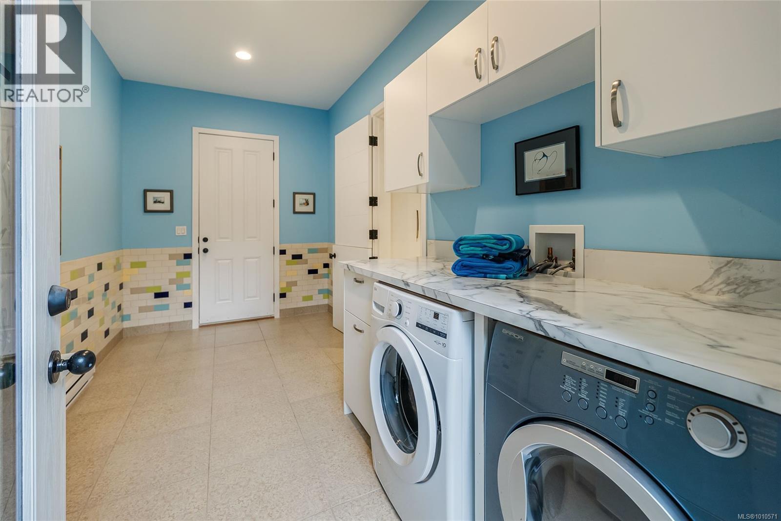 1875 Ashling Rd, Qualicum Beach