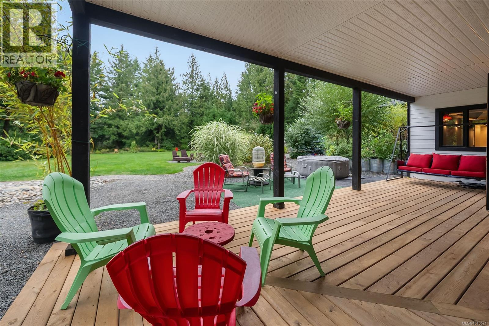 1875 Ashling Rd, Qualicum Beach