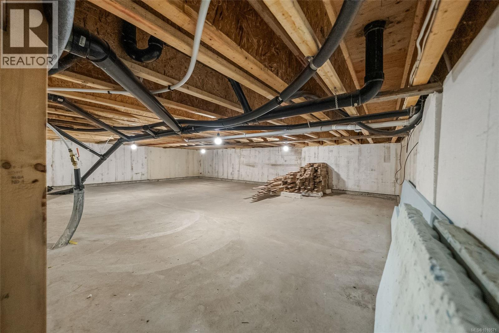 1875 Ashling Rd, Qualicum Beach
