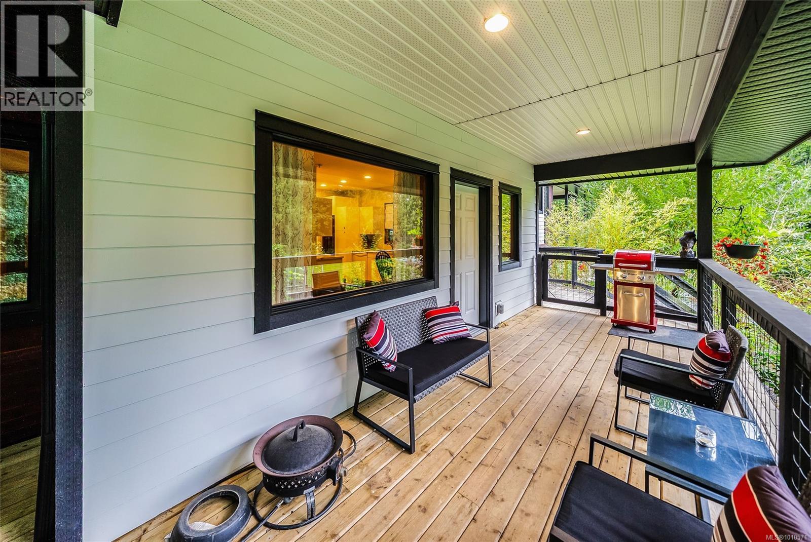 1875 Ashling Rd, Qualicum Beach