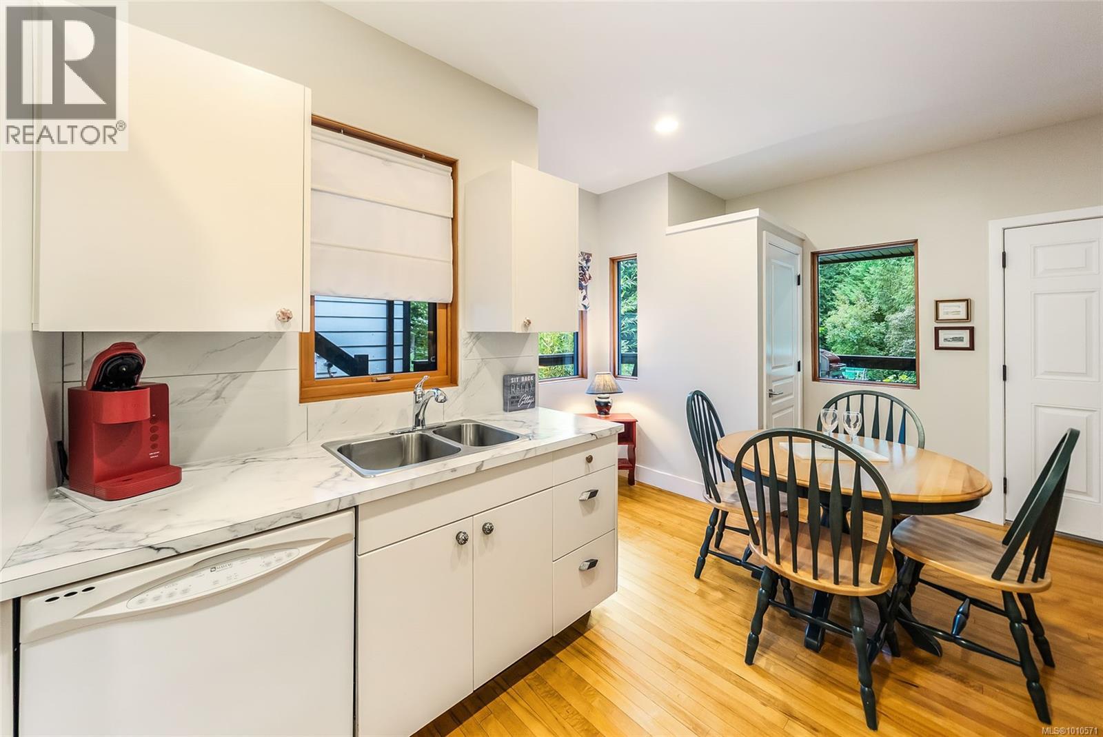 1875 Ashling Rd, Qualicum Beach