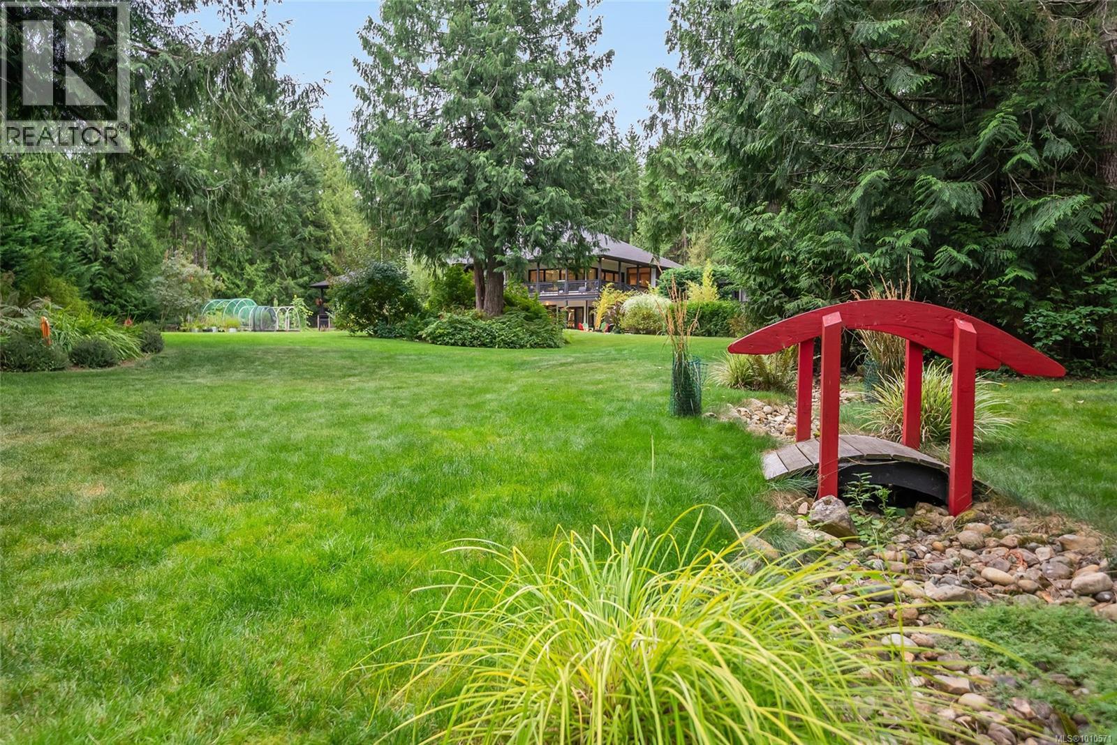 1875 Ashling Rd, Qualicum Beach