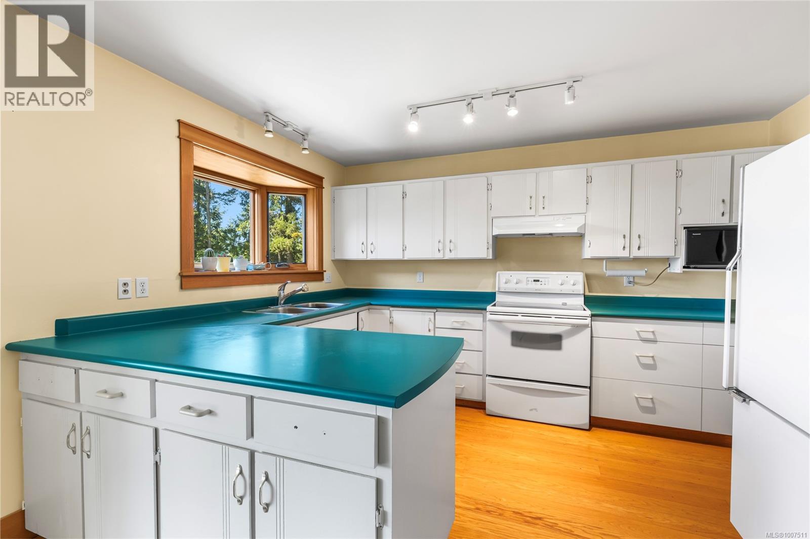 3705 Signal Hill Rd, Pender Island