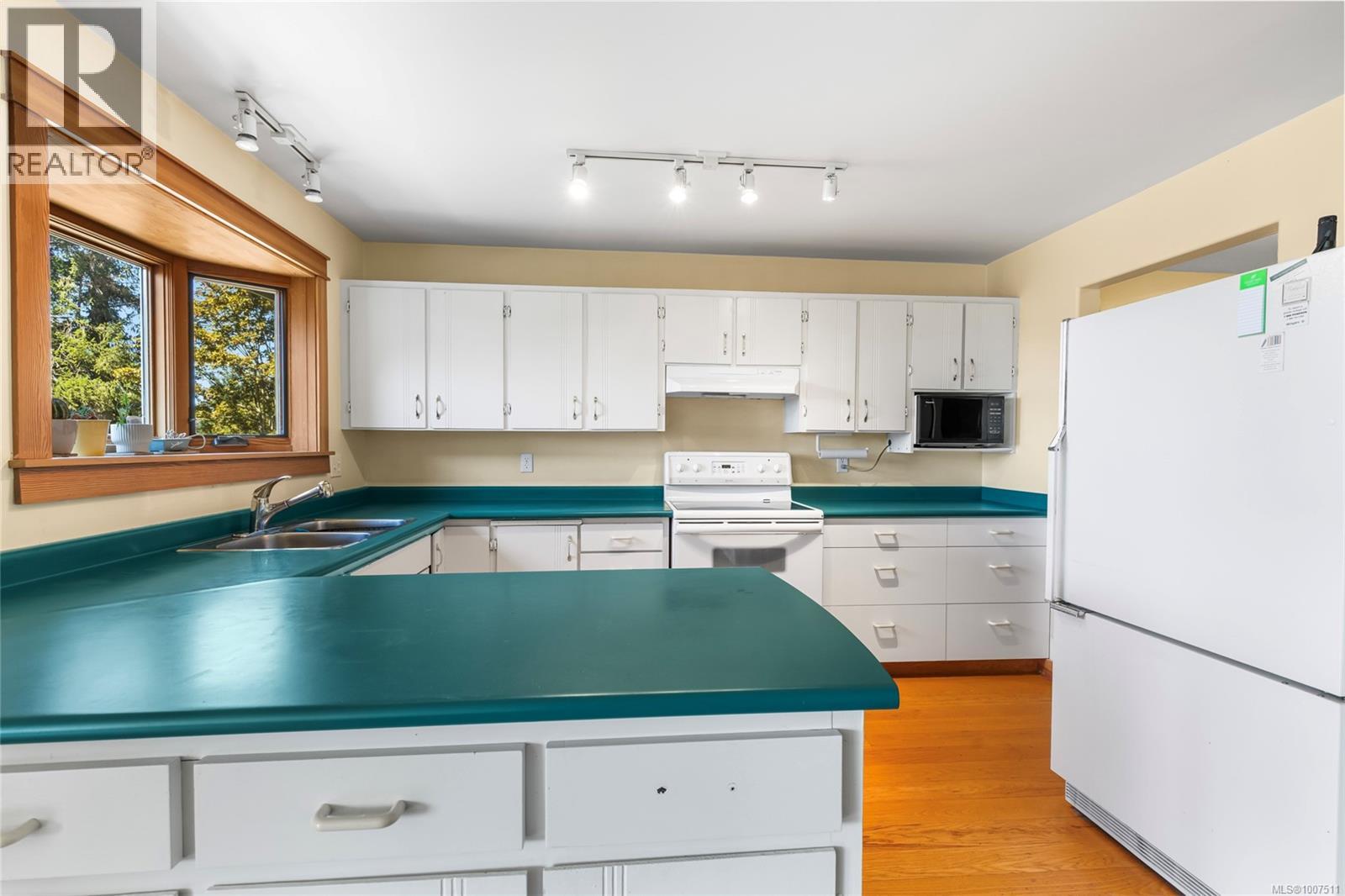 3705 Signal Hill Rd, Pender Island