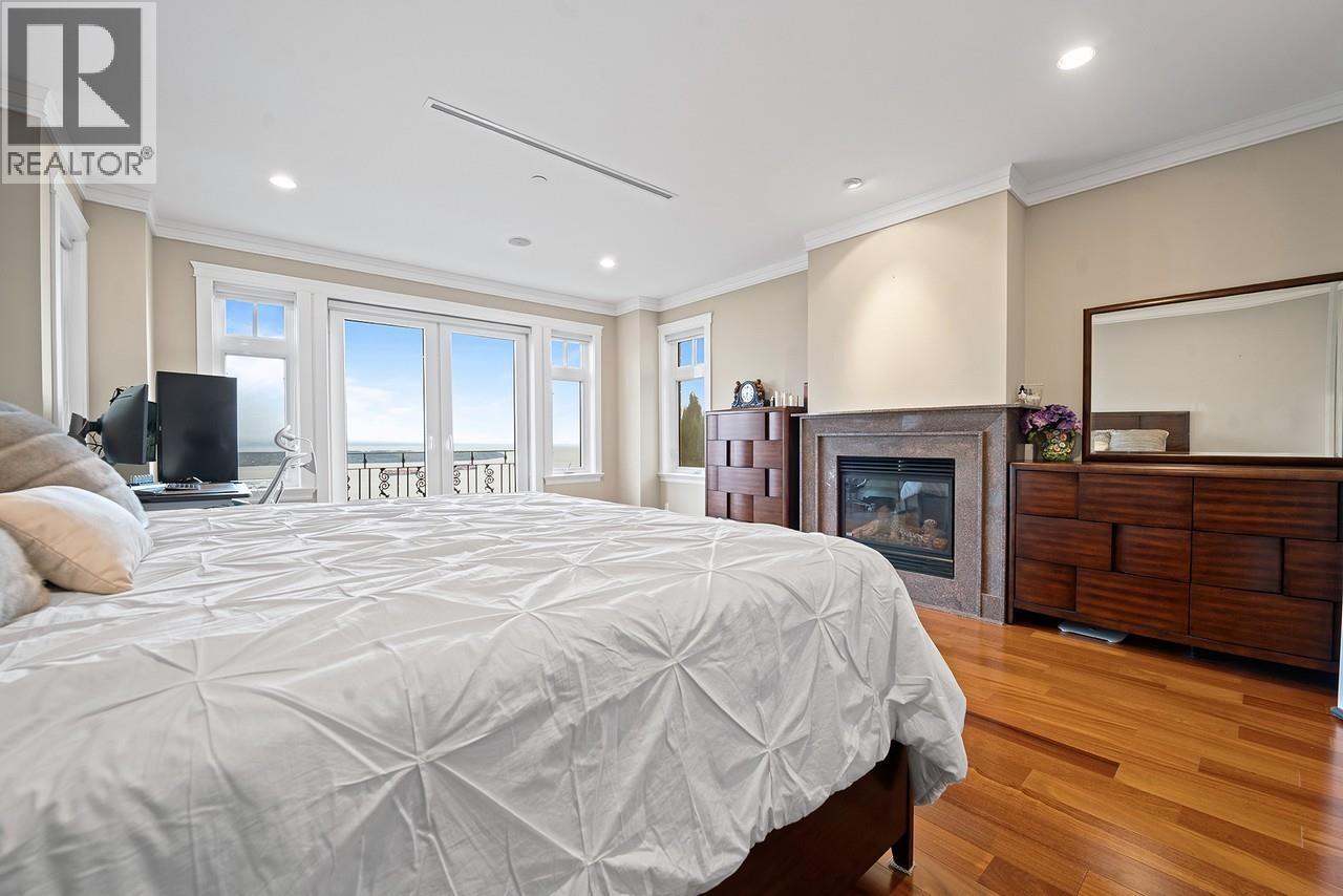2420 HALSTON COURT, West Vancouver