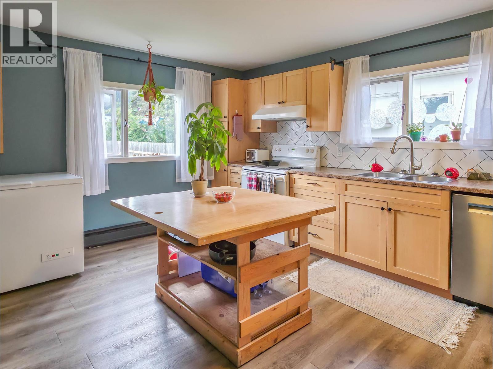 3883 3RD Avenue, Smithers