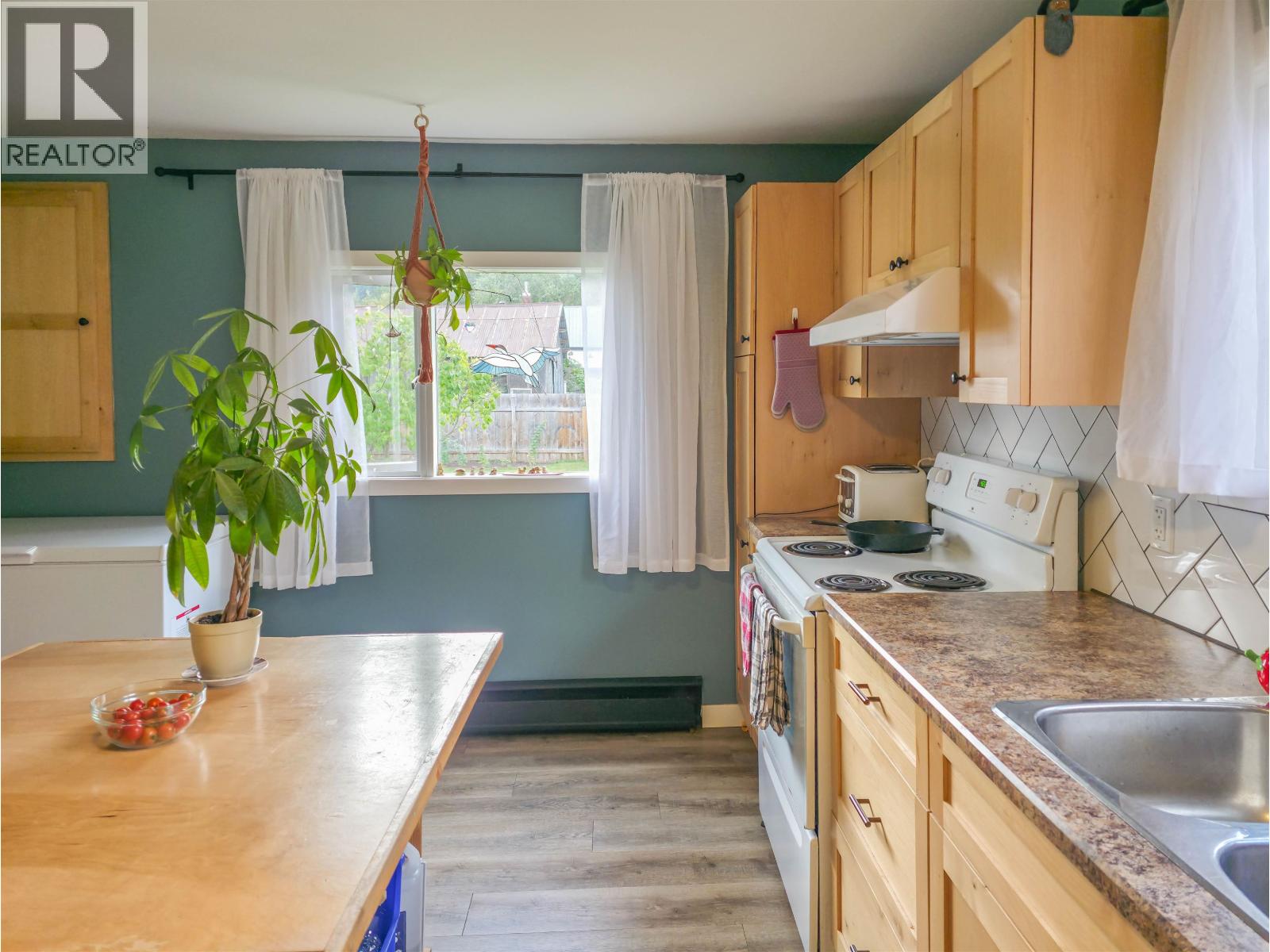 3883 3RD Avenue, Smithers