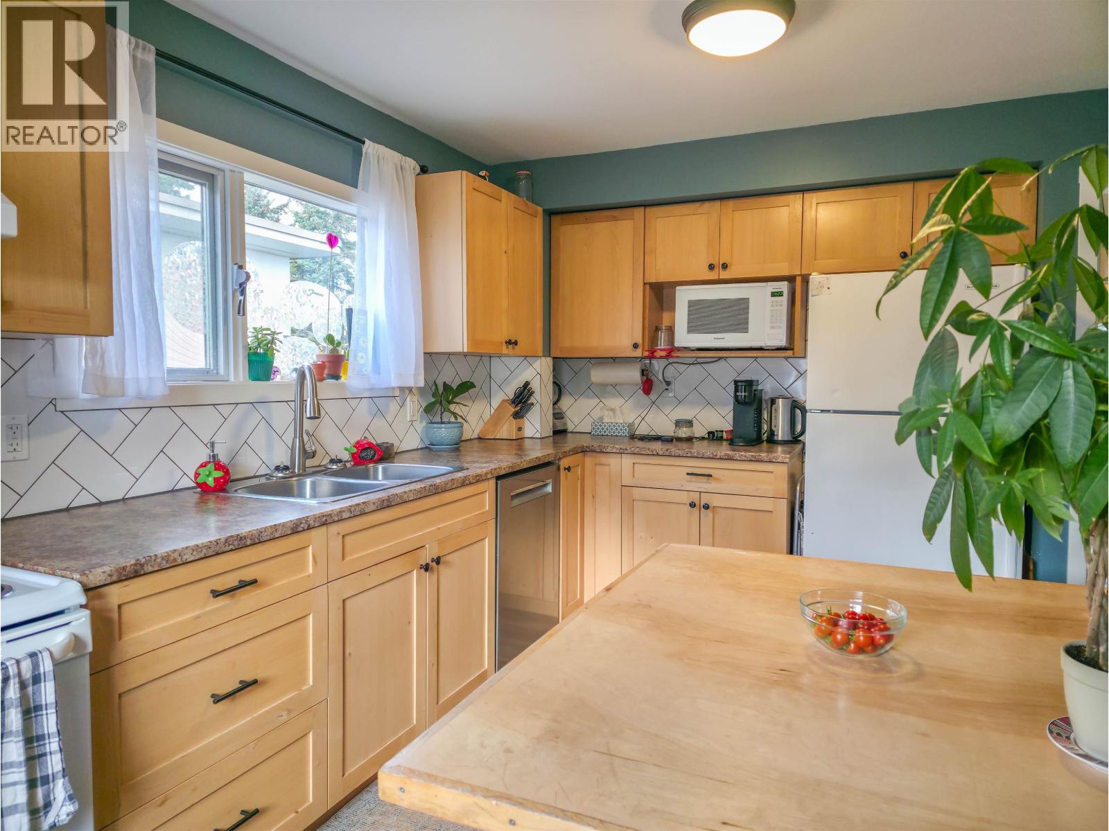 3883 3RD Avenue, Smithers