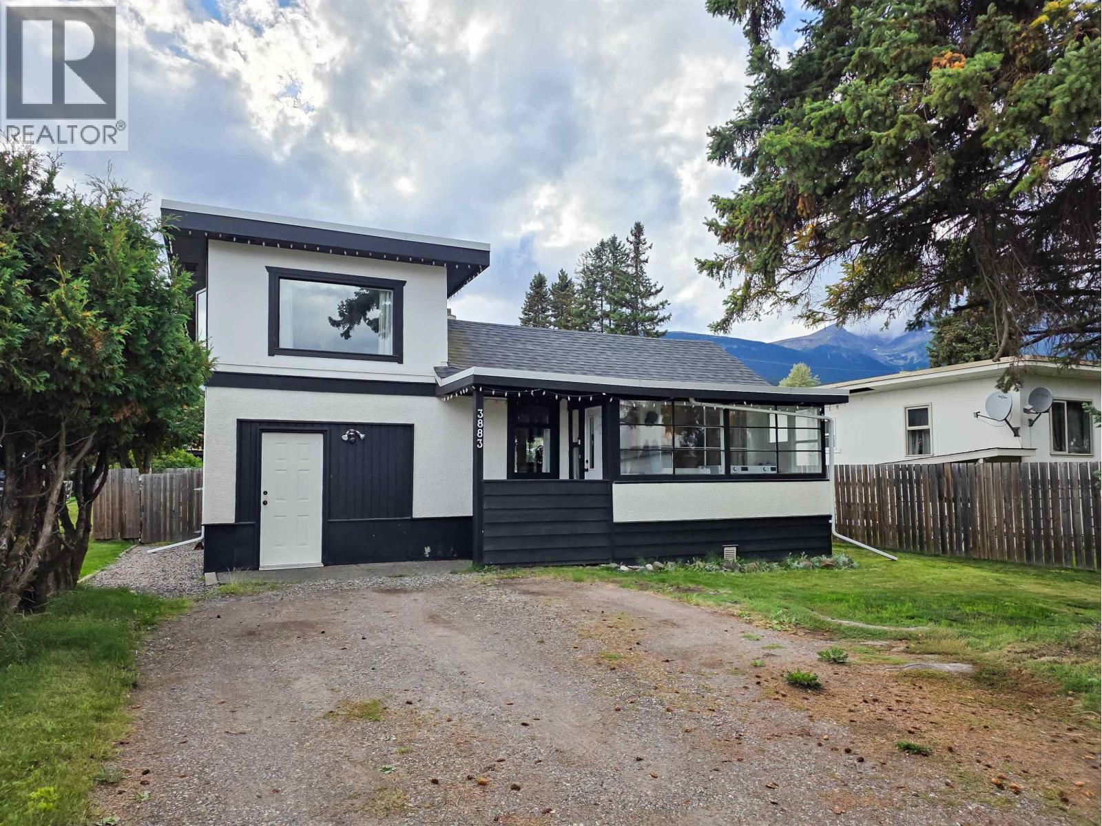 3883 3RD Avenue, Smithers