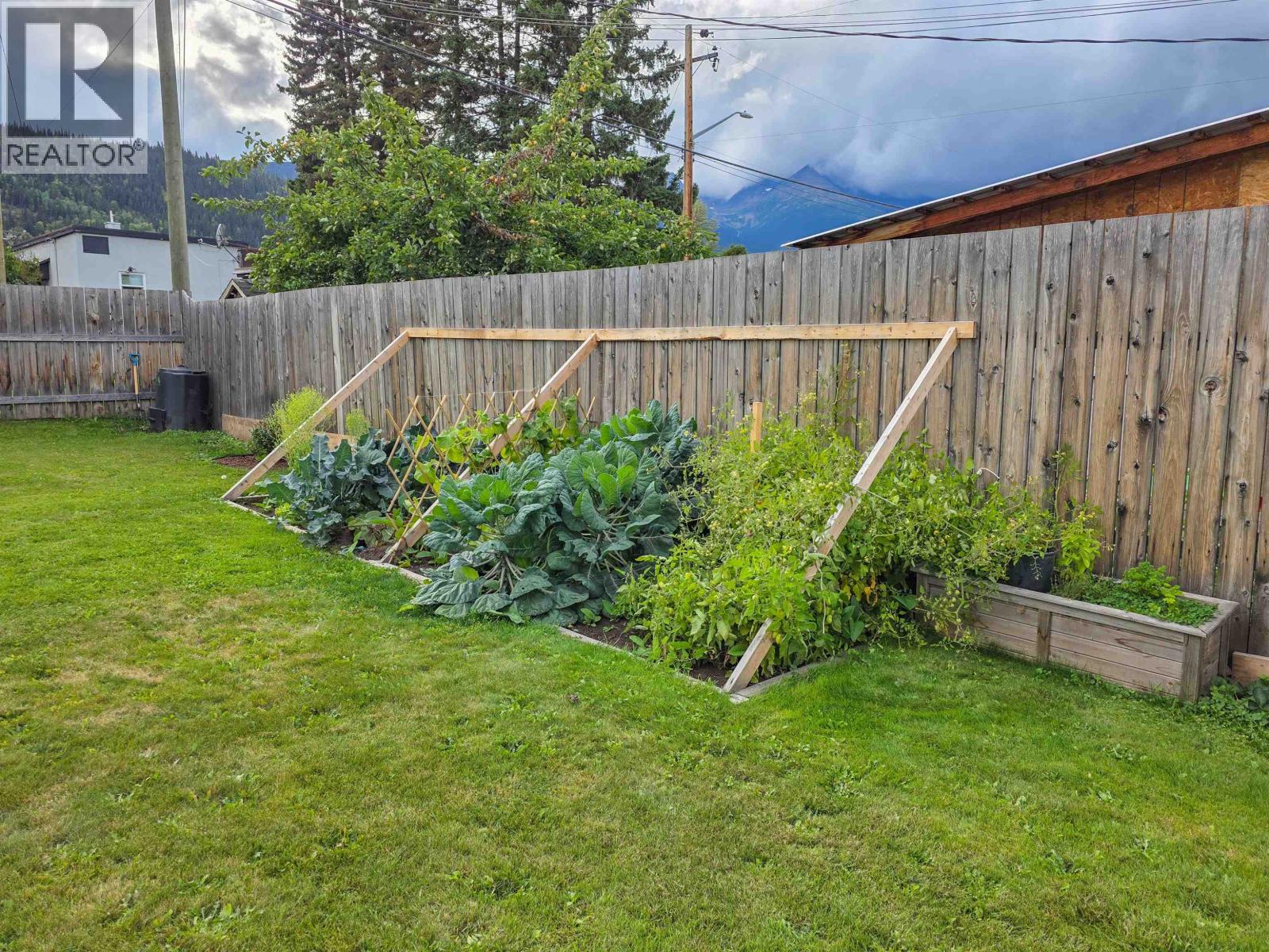 3883 3RD Avenue, Smithers
