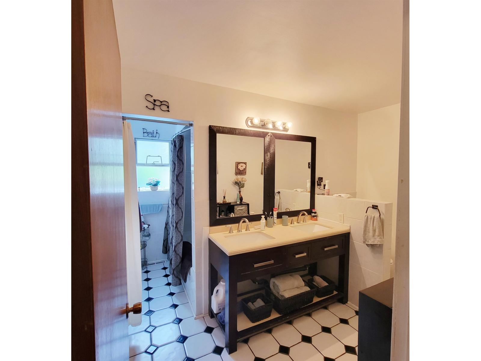 420 BEAR AVENUE, Harrison Hot Springs, Harrison Hot Springs