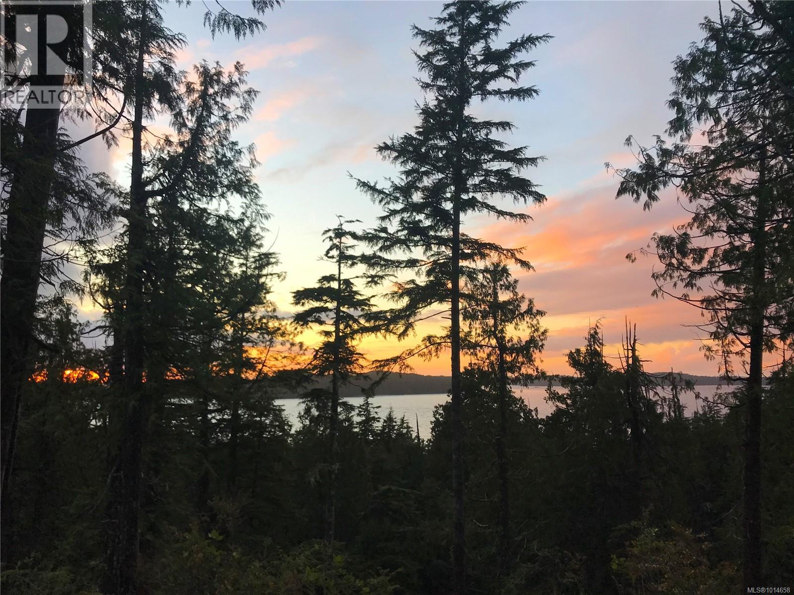 340 Tonquin Park Rd, Tofino