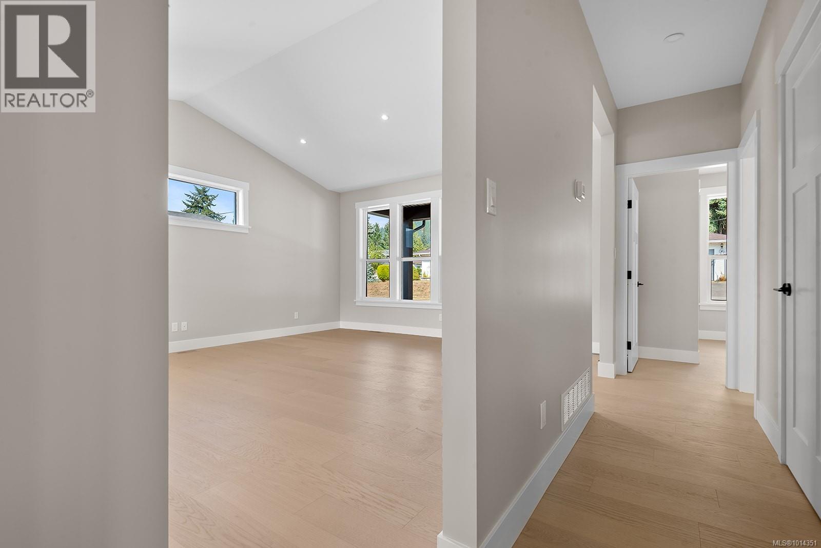 212 Oak Lane, Lake Cowichan