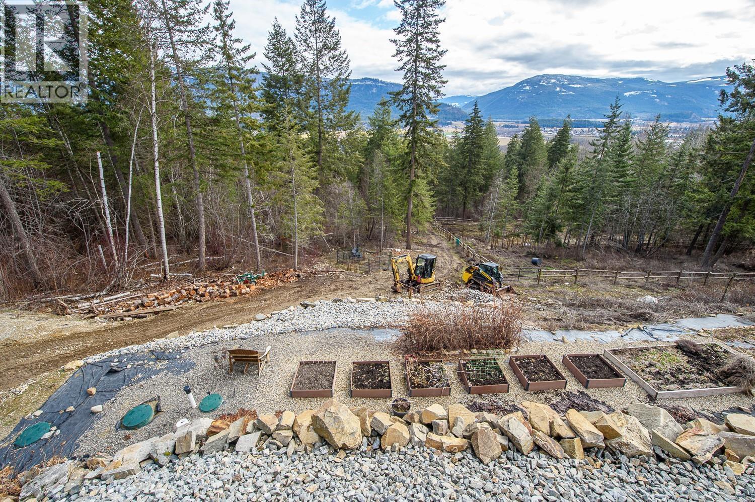 249 Twin Lakes Road, Enderby