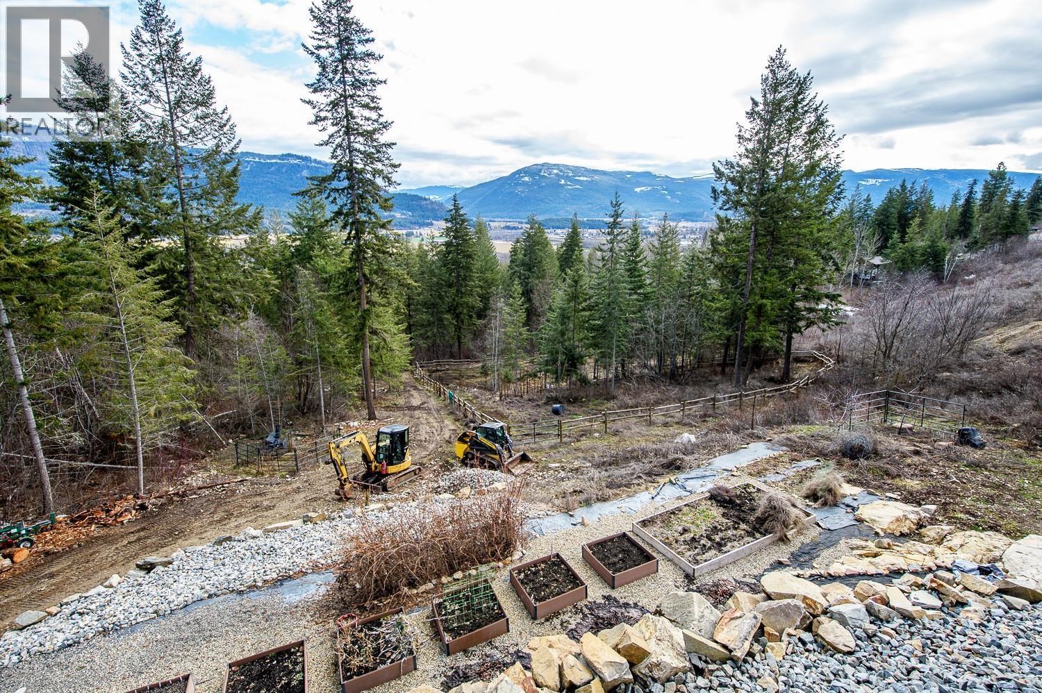 249 Twin Lakes Road, Enderby