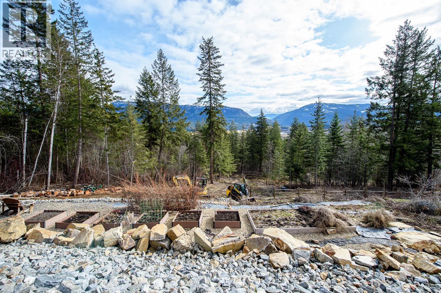 249 Twin Lakes Road, Enderby
