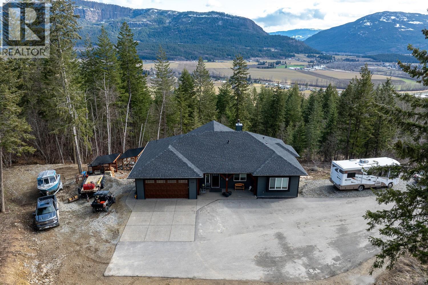 249 Twin Lakes Road, Enderby