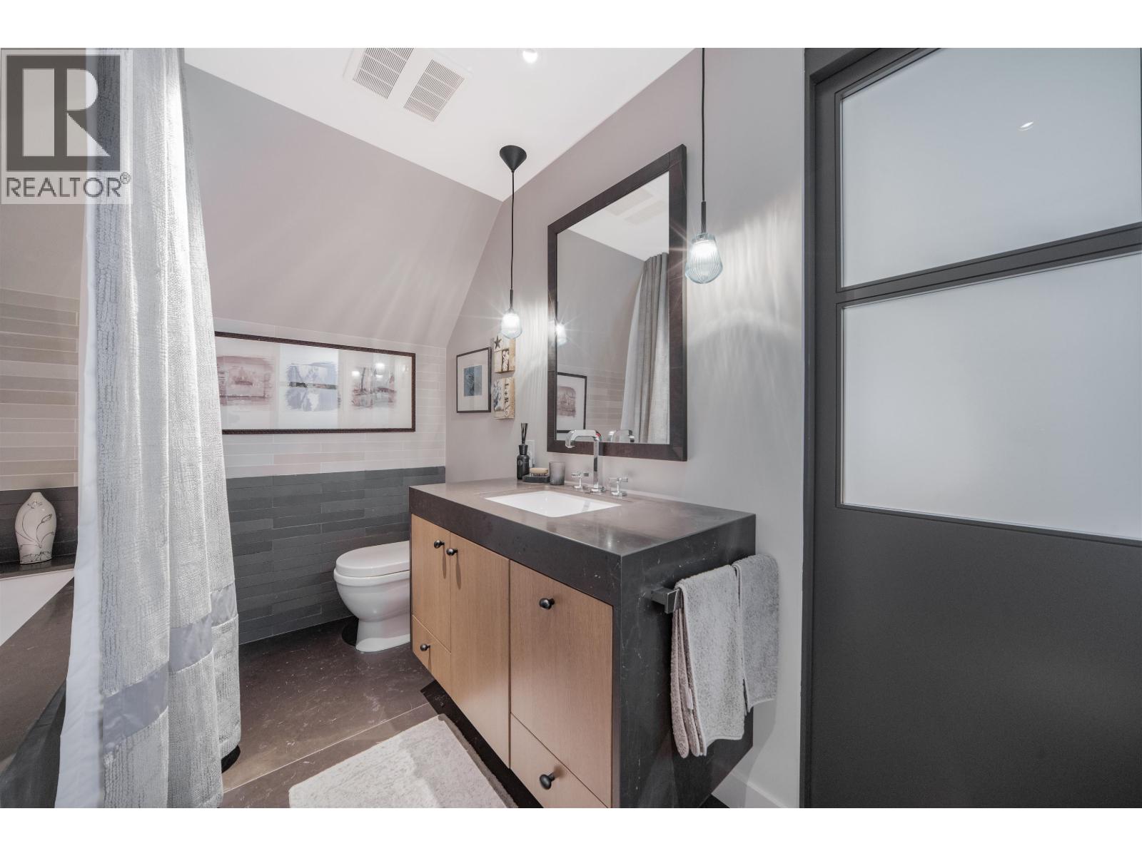 1501 ATLAS LANE, Vancouver