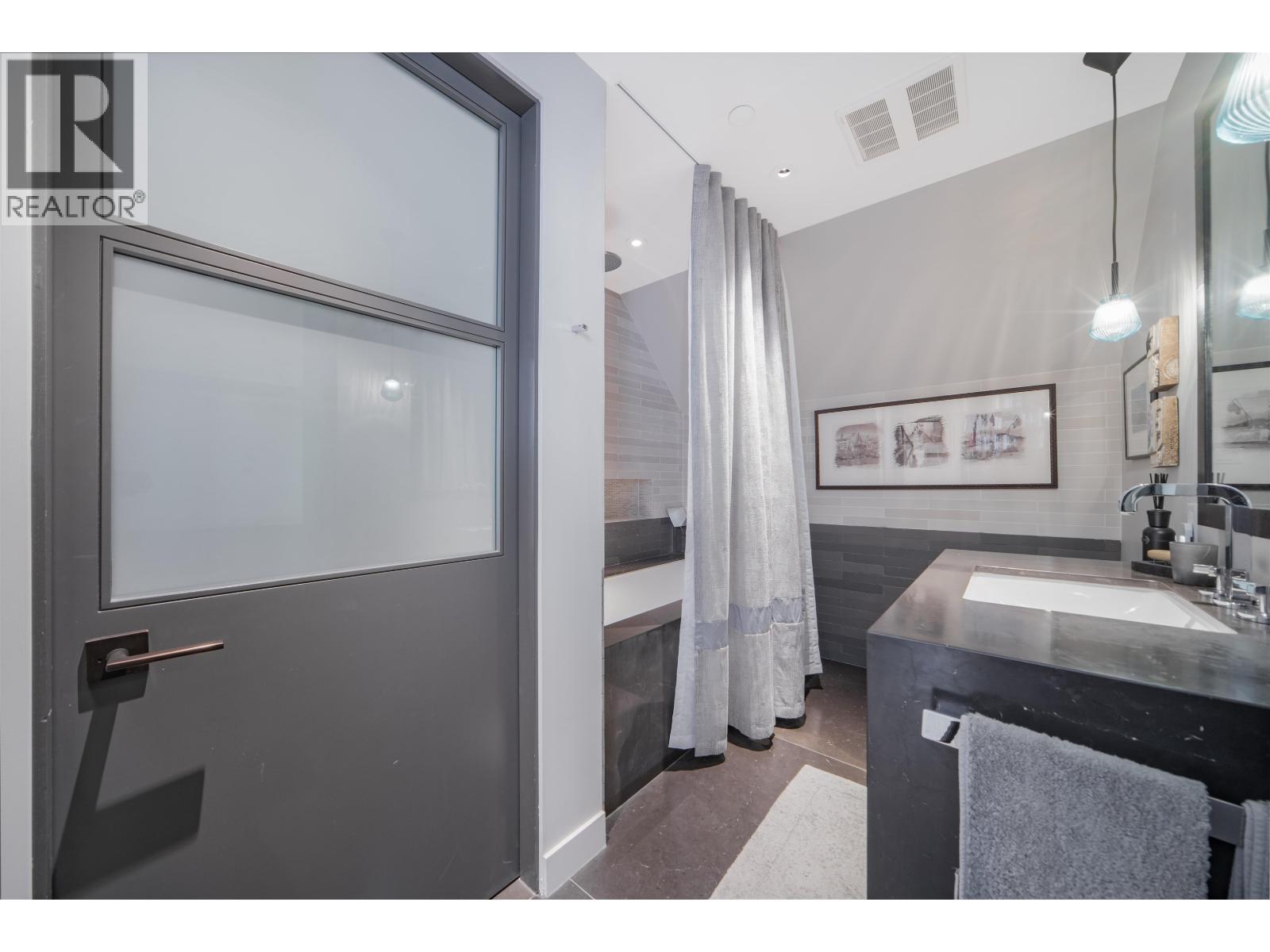 1501 ATLAS LANE, Vancouver
