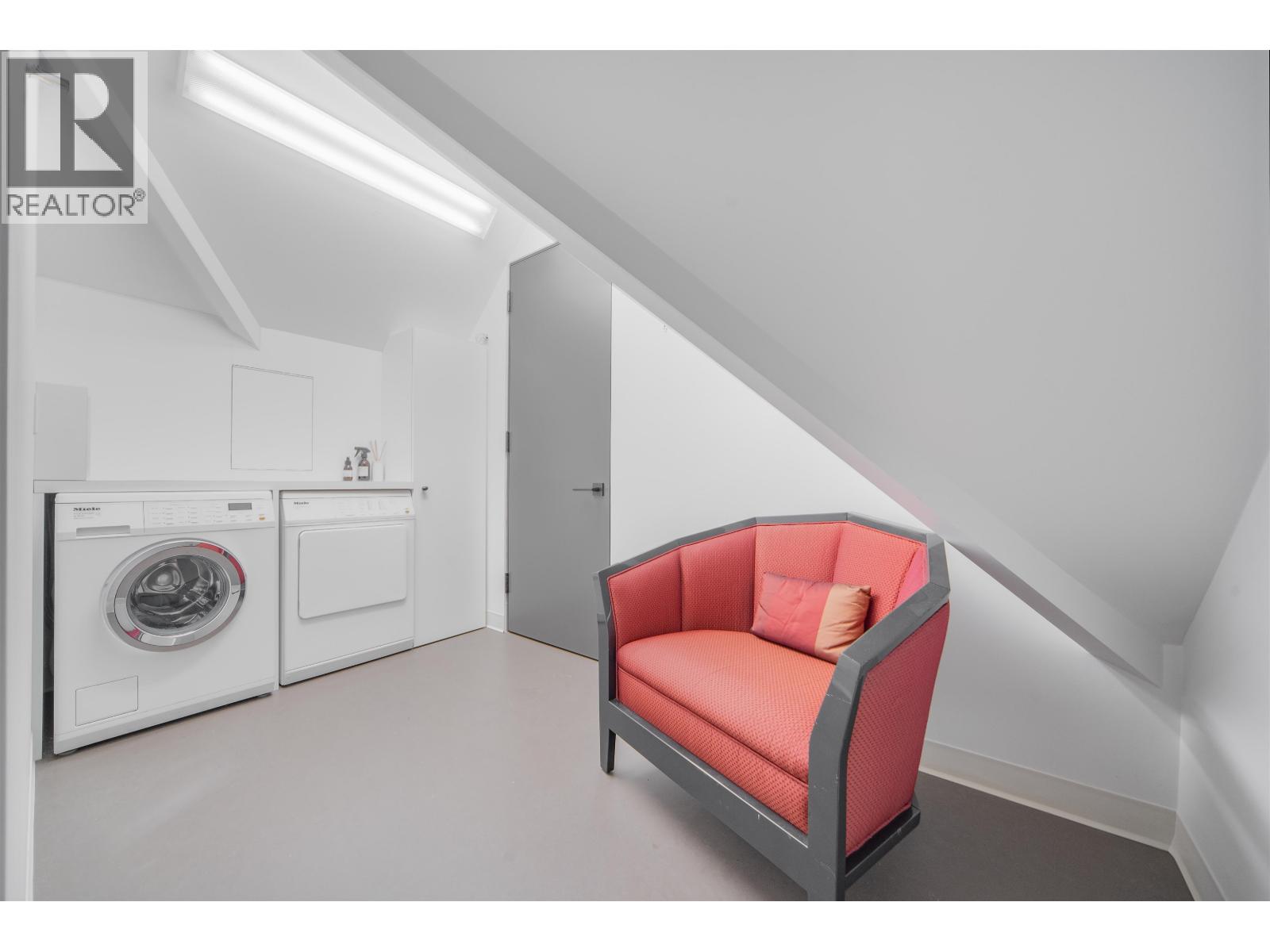 1501 ATLAS LANE, Vancouver