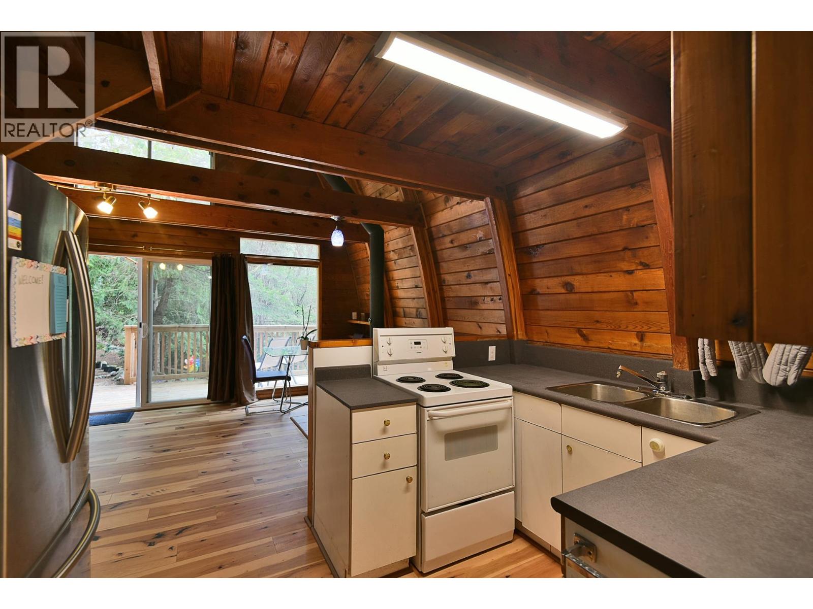 5569 SANS SOUCI ROAD, Halfmoon Bay