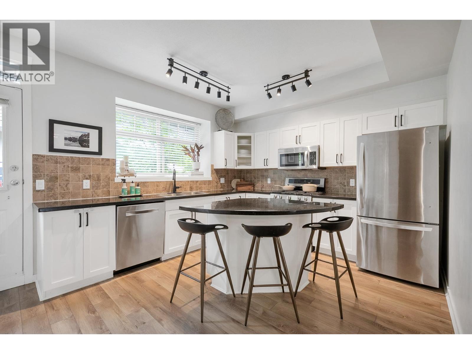 19 55 HAWTHORN DRIVE, Port Moody